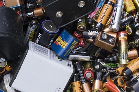哪里回收锂电池_电池回收行业动态_回旧电池回收